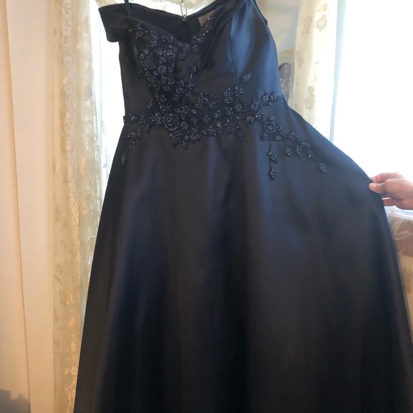 Marsoni off the shoulder, A-line gown. - Picture 6 of 7